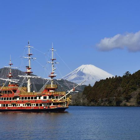 Bohemia Lakeside Retreat: Hakone Shrine Views and Pirate Ship Adventure Apartment Exterior photo